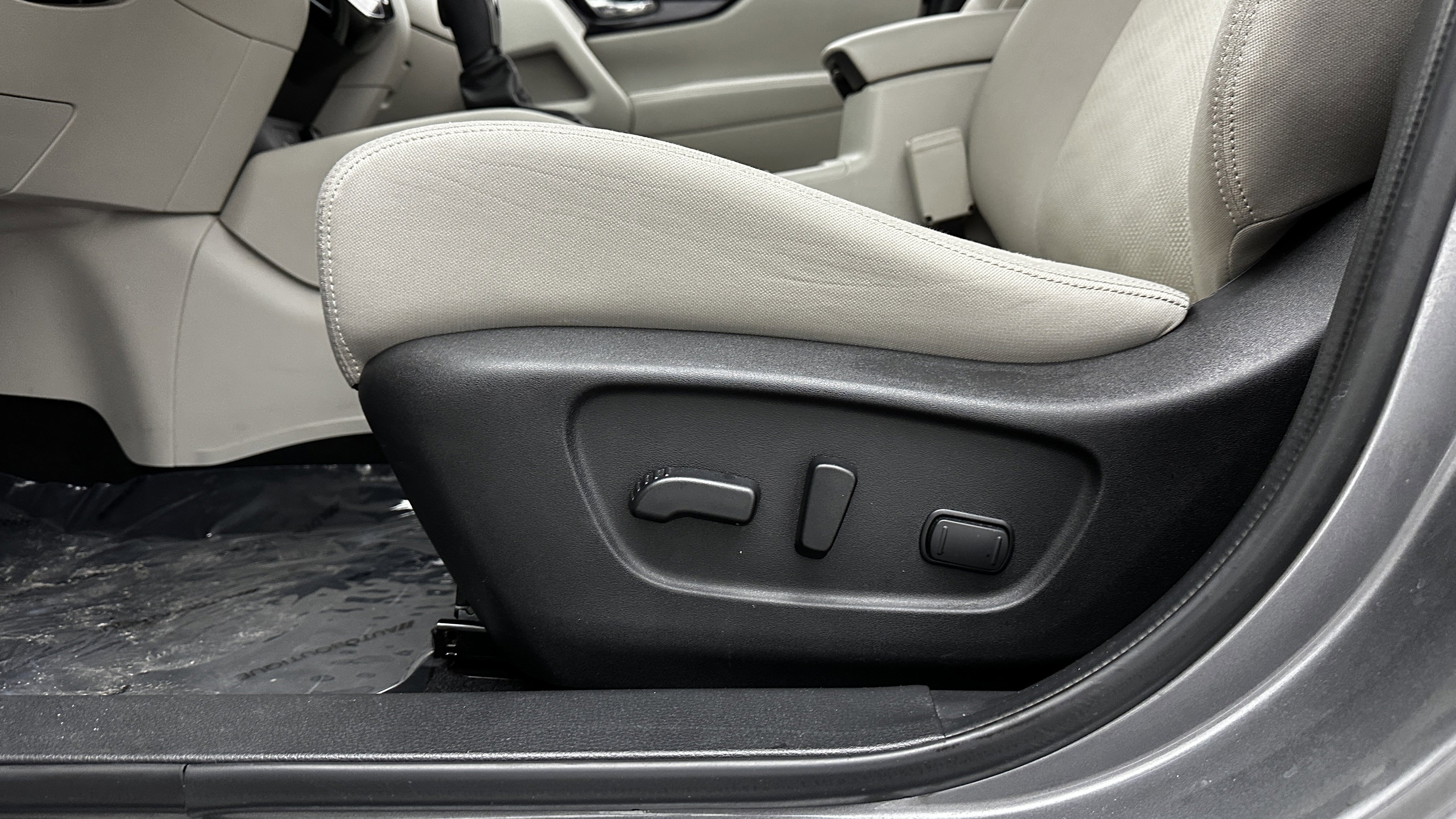 Used 2020 Nissan Rogue Sport SV image 13