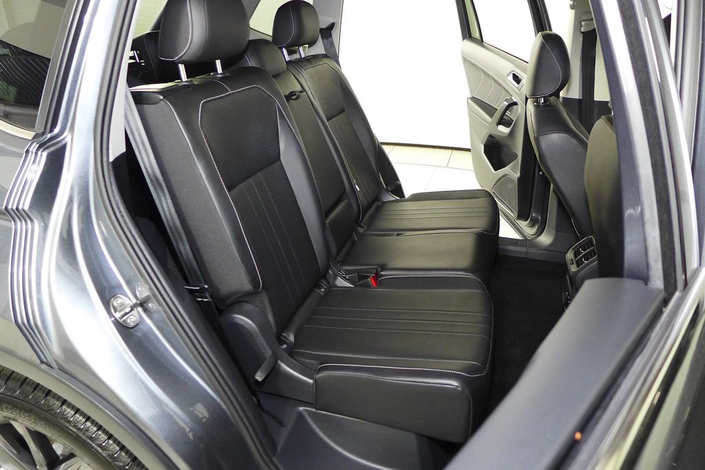 Used 2022 Volkswagen Tiguan SE image 19