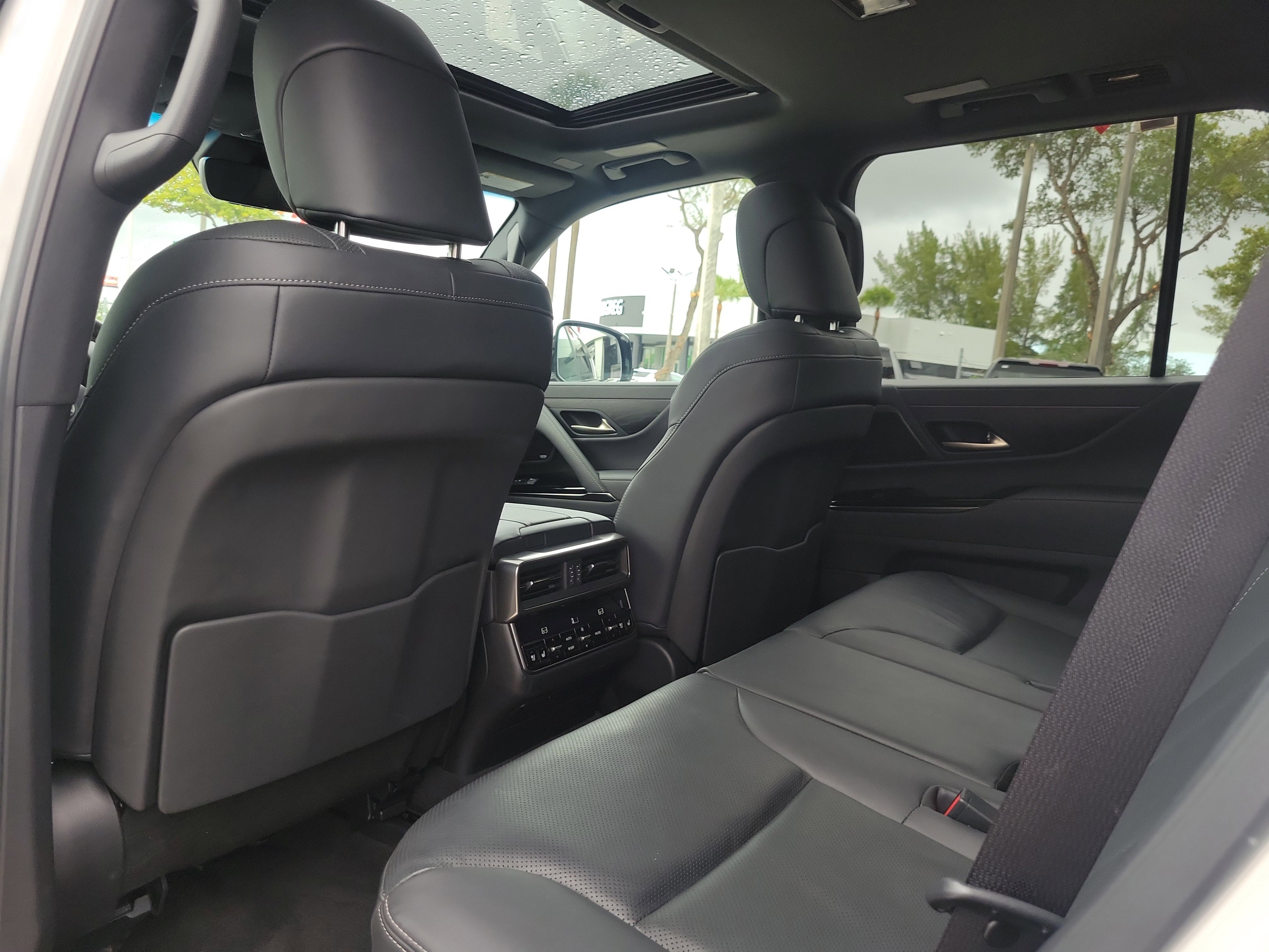 Used 2024 Lexus LX 600 LX 600 Premium 4WD image 16