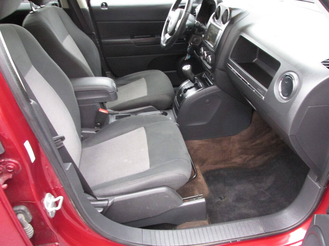 Used 2014 Jeep Patriot Latitude FWD image 28