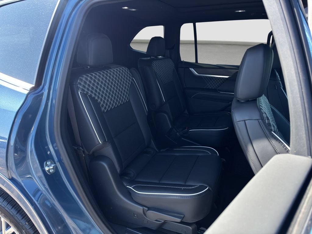 Used 2026 GMC Acadia Denali w/ Super Cruise Package FWD image 19