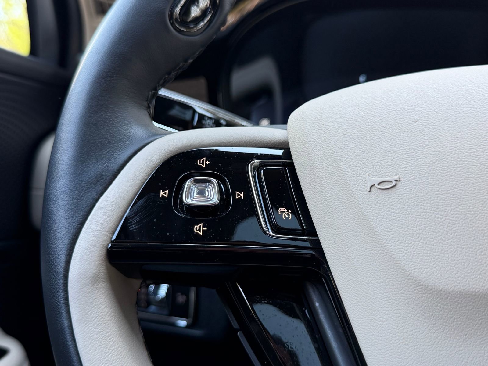 Used 2025 Lincoln Corsair Reserve image 25