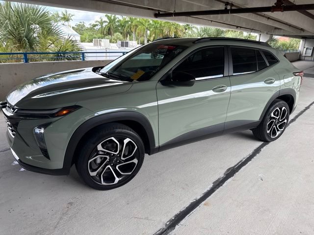 Used 2024 Chevrolet Trax RS FWD image 1