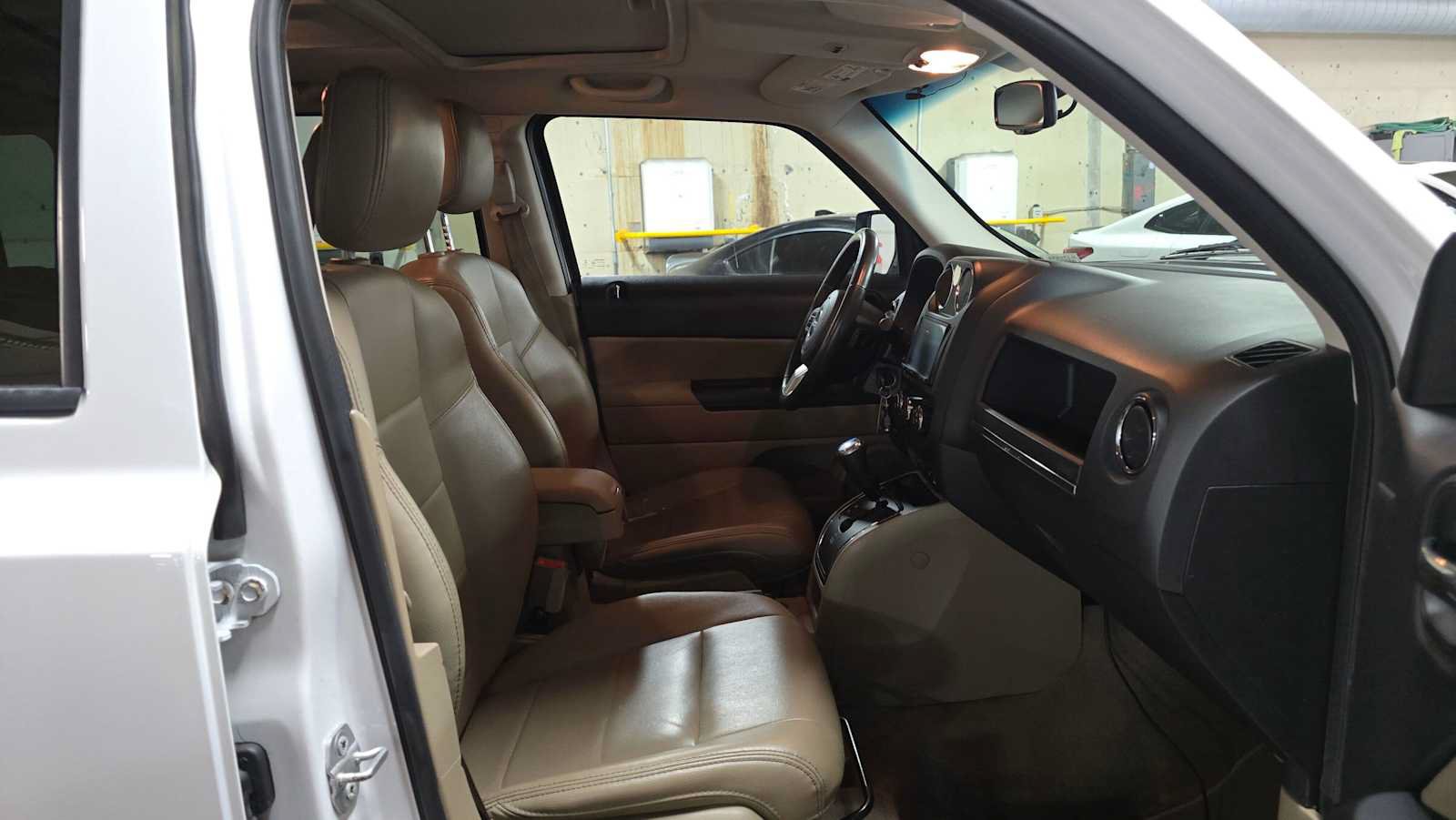 Used 2015 Jeep Patriot High Altitude AWD/4WD image 10