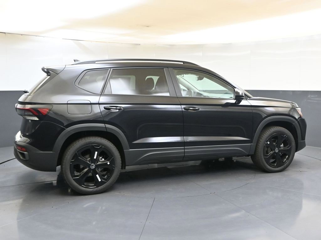 New 2025 Volkswagen Taos SE image 6