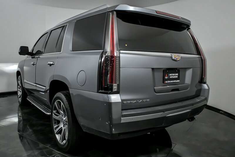 Used 2019 Cadillac Escalade Luxury AWD/4WD image 8
