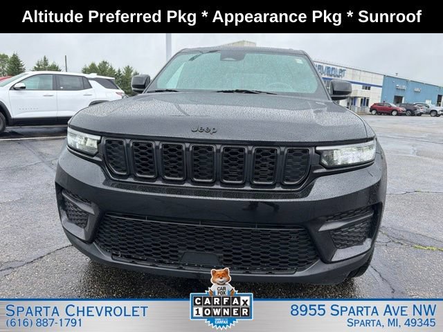Used 2024 Jeep Grand Cherokee Altitude AWD/4WD image 8
