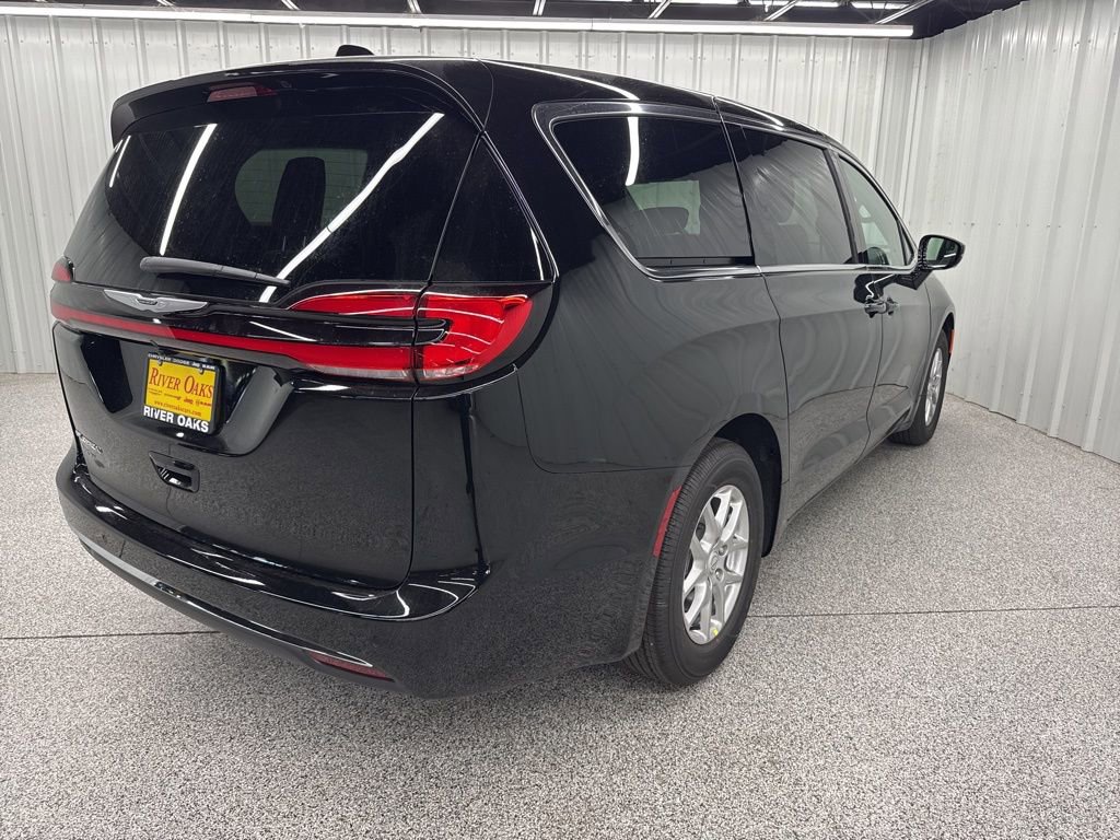 New 2026 Chrysler Pacifica Select image 6