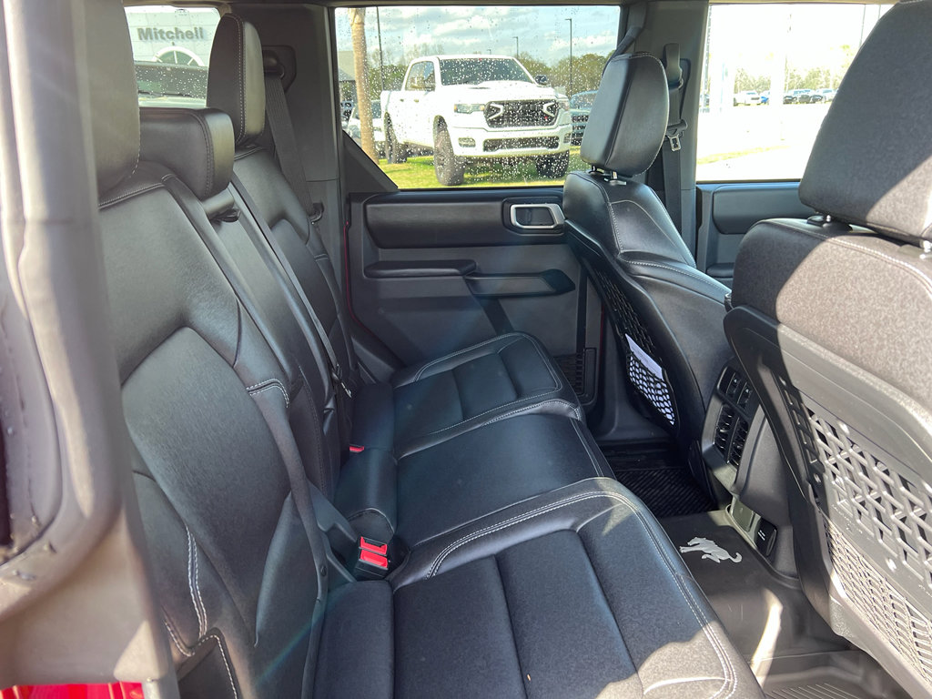 Used 2025 Ford Bronco Badlands image 14