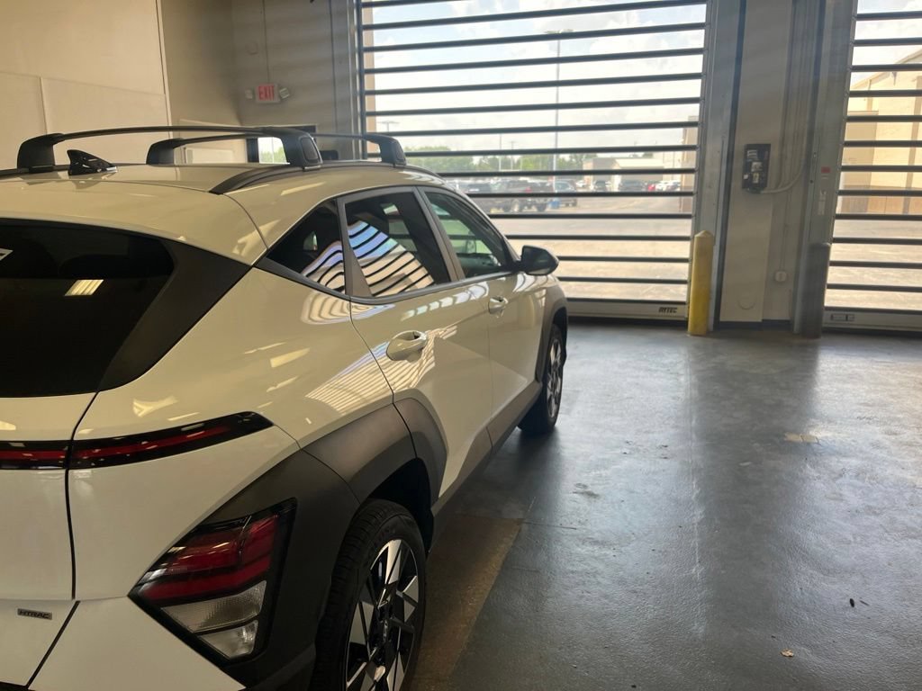 Used 2025 Hyundai Kona SEL AWD/4WD image 6