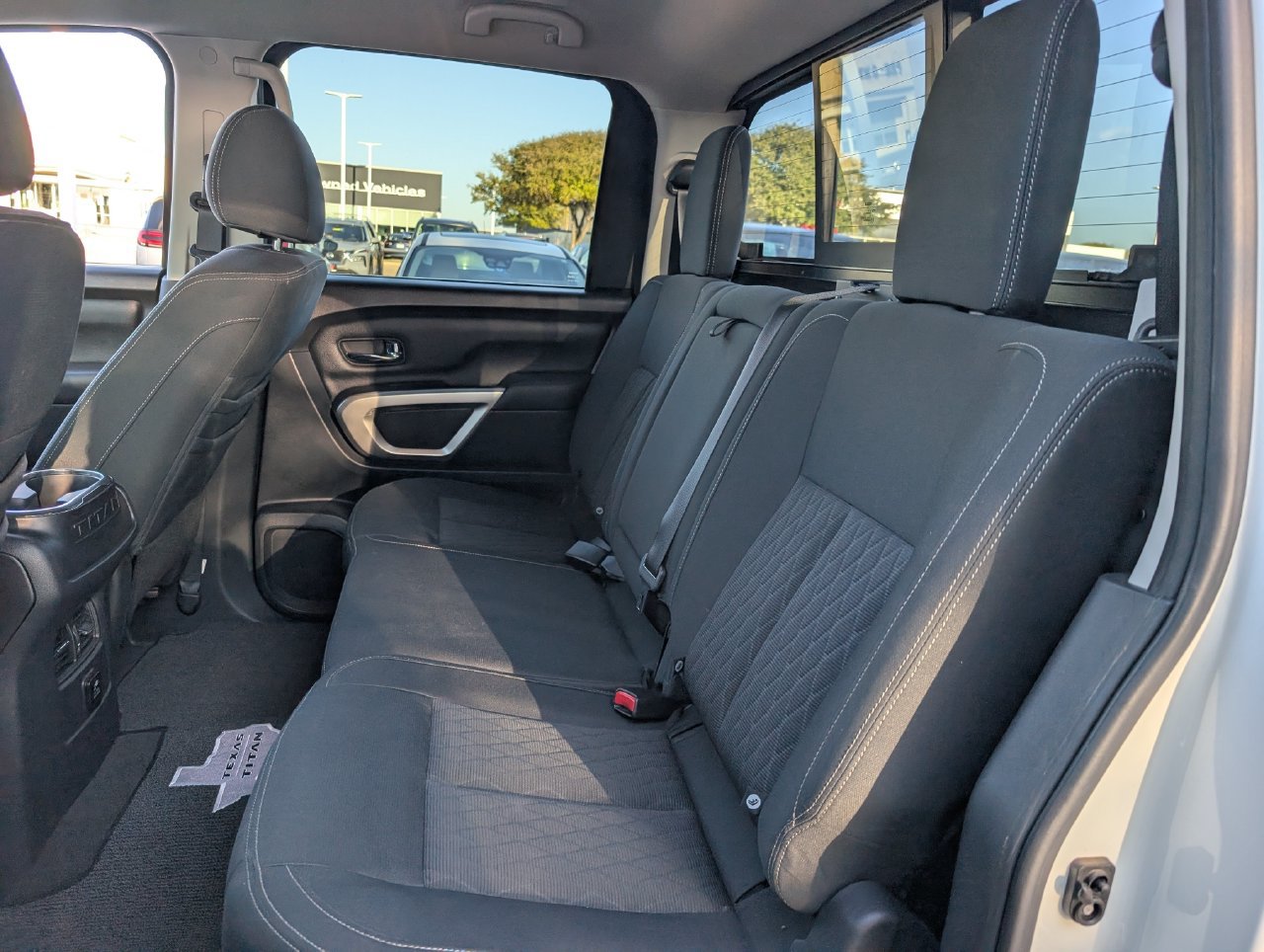 Used 2018 Nissan Titan SV w/ SV Convenience Package RWD image 28