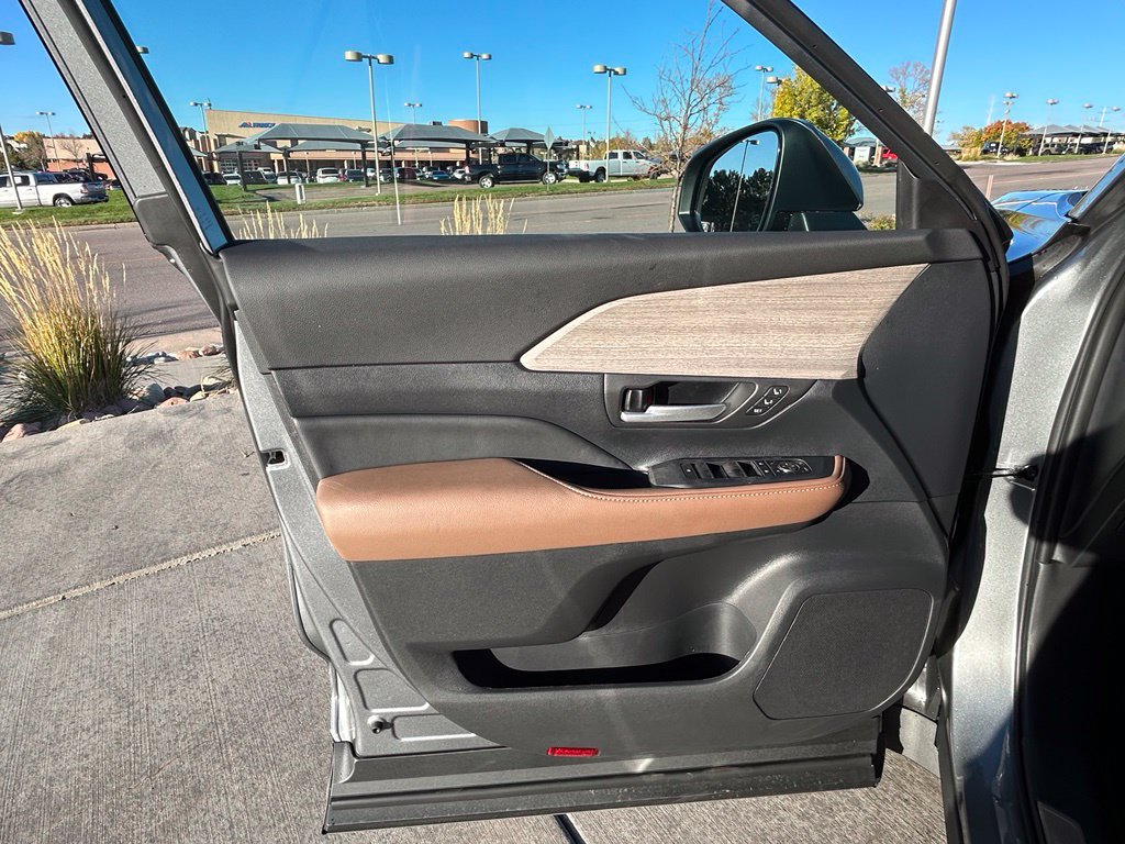 Used 2026 Toyota Grand Highlander AWD image 9