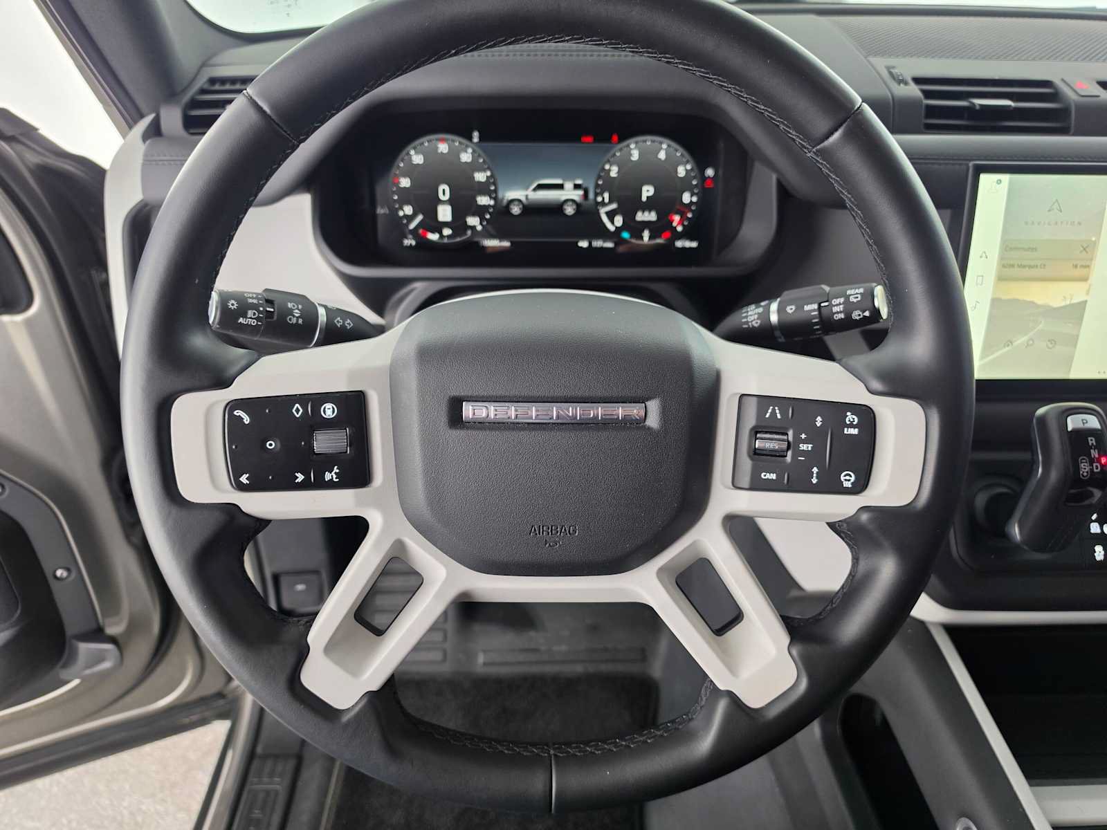 Used 2025 Land Rover Defender 110 X-Dynamic SE AWD/4WD image 22