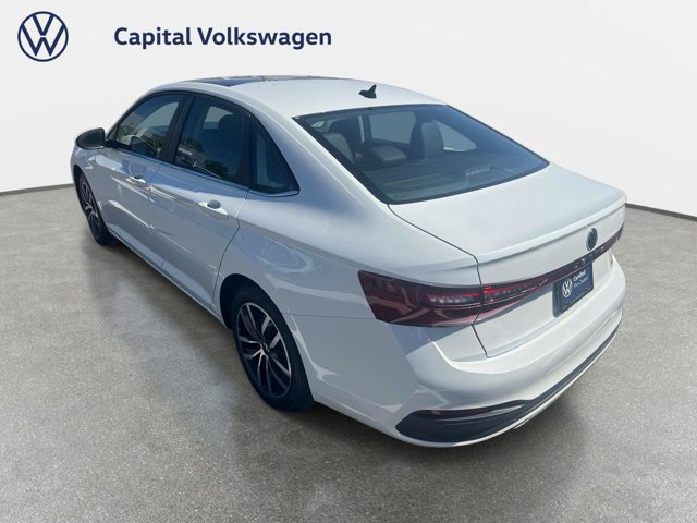 Used 2025 Volkswagen Jetta SE image 4