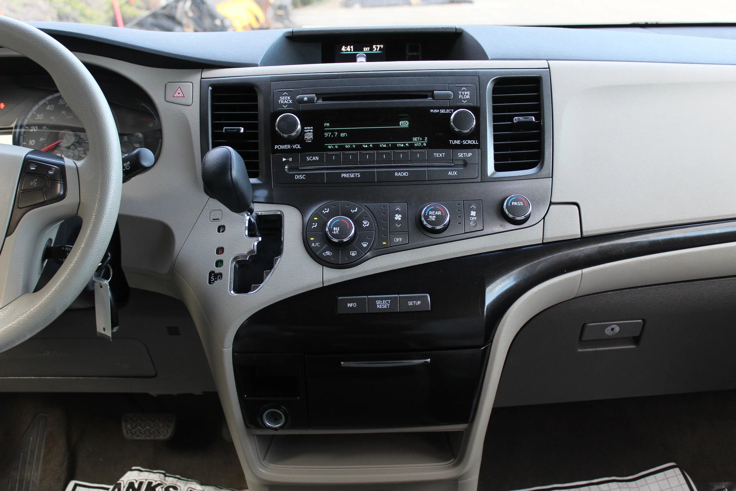 Used 2011 Toyota Sienna LE image 20