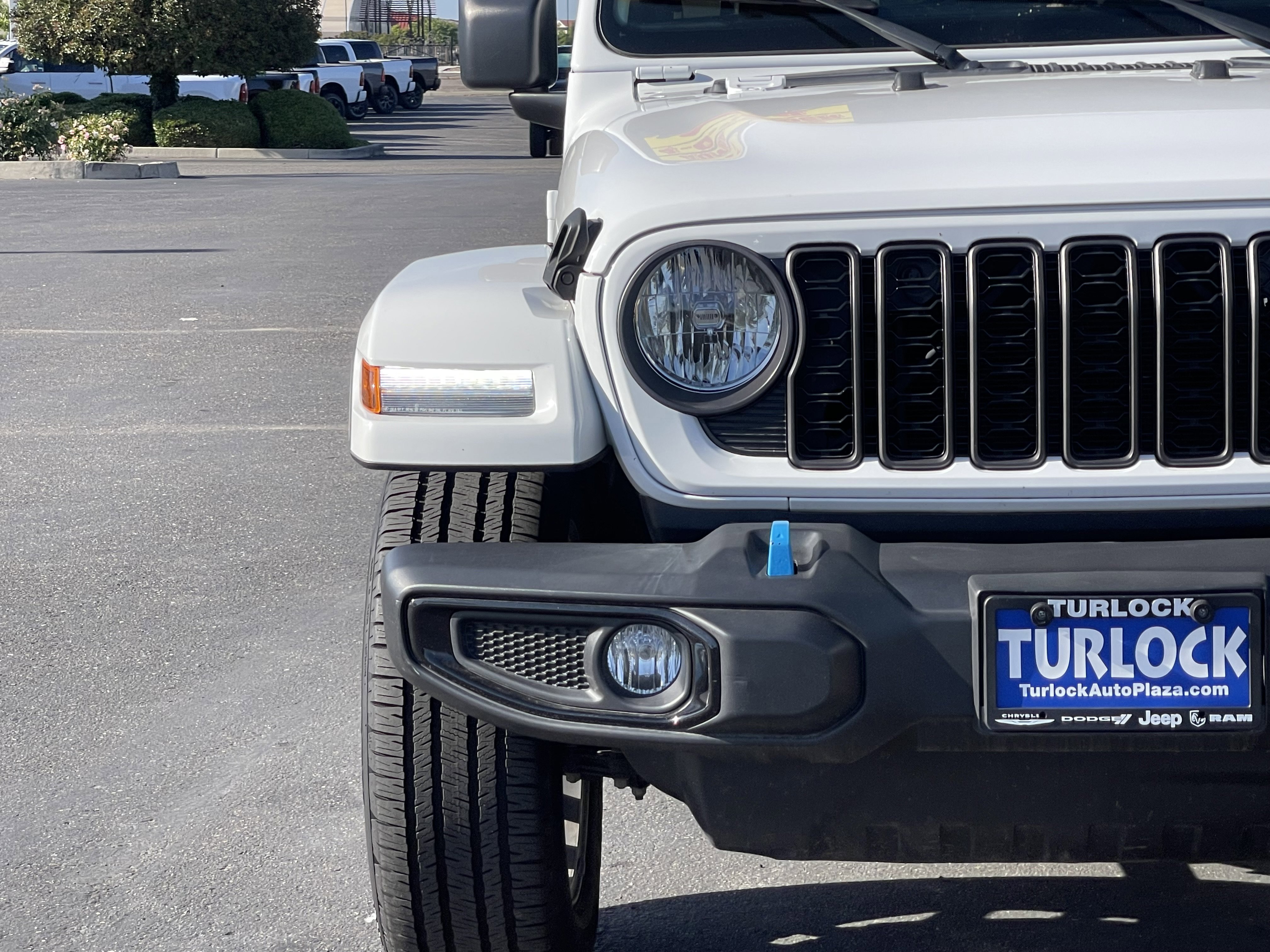 Used 2024 Jeep Wrangler Unlimited AWD/4WD image 3