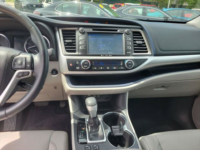 Certified 2018 Toyota Highlander XLE FWD image 24