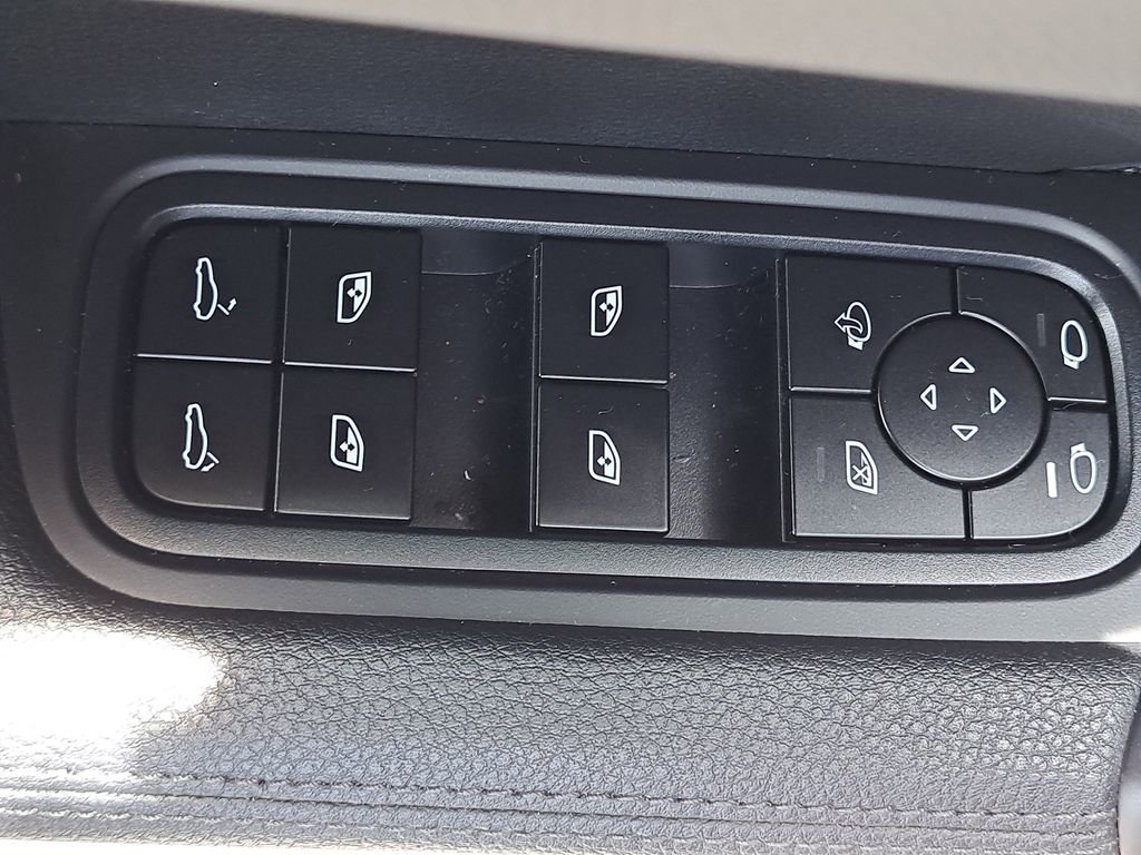 Certified 2025 Porsche Cayenne image 27