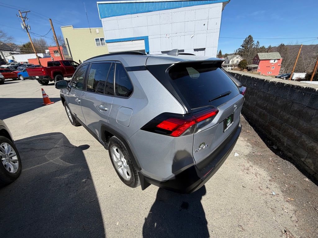 Used 2021 Toyota RAV4 XLE image 3