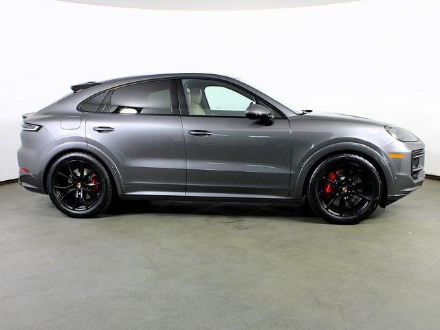 New 2026 Porsche Cayenne GTS image 8