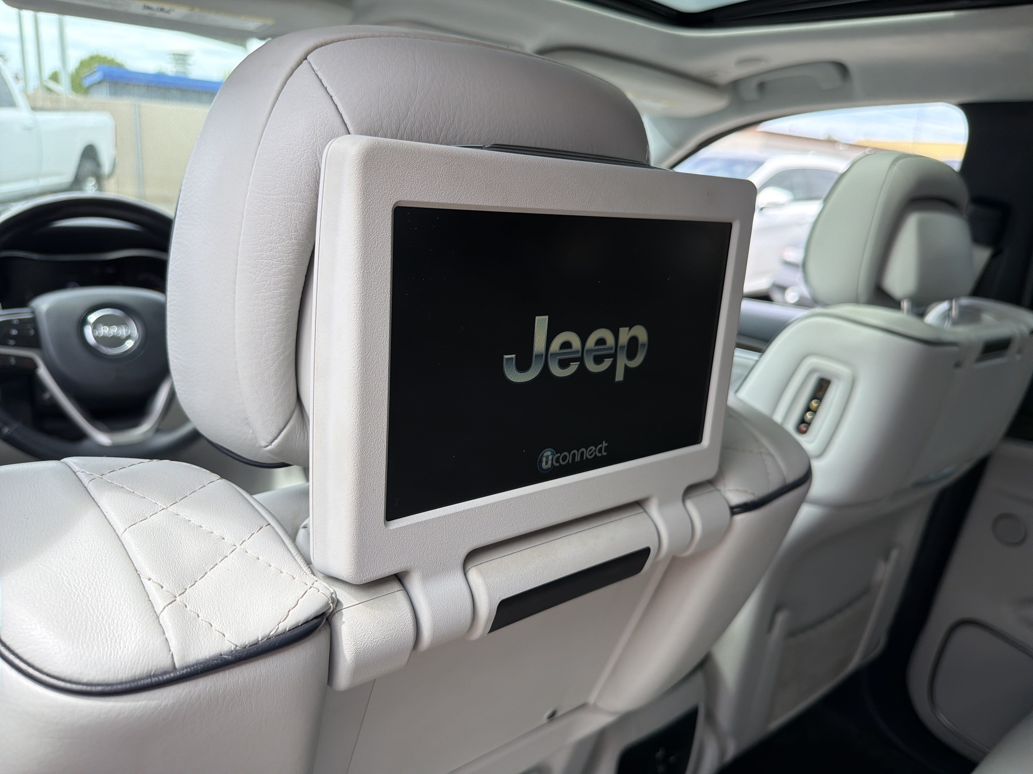 Used 2017 Jeep Grand Cherokee Summit AWD/4WD image 14
