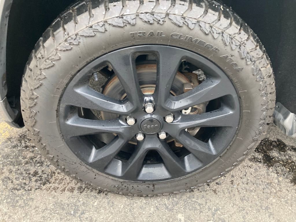 Used 2019 Jeep Grand Cherokee Altitude image 31