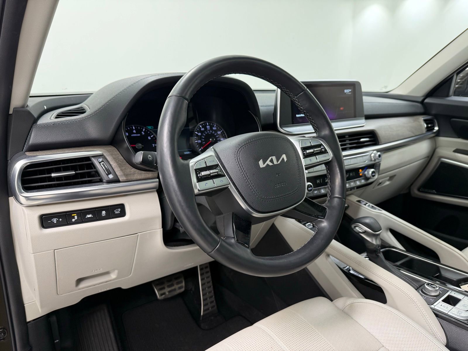 Used 2022 Kia Telluride SX w/ Towing Package image 12