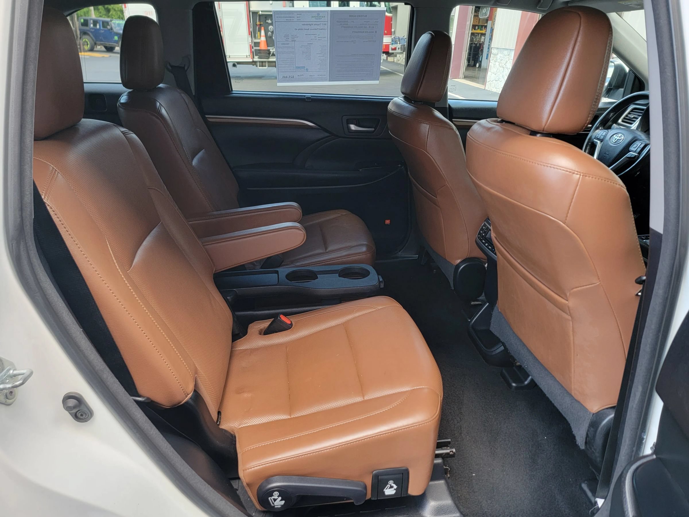 Used 2017 Toyota Highlander AWD V6 image 17