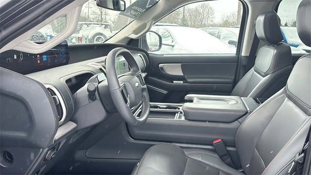 Used 2025 Ford Expedition Active image 25
