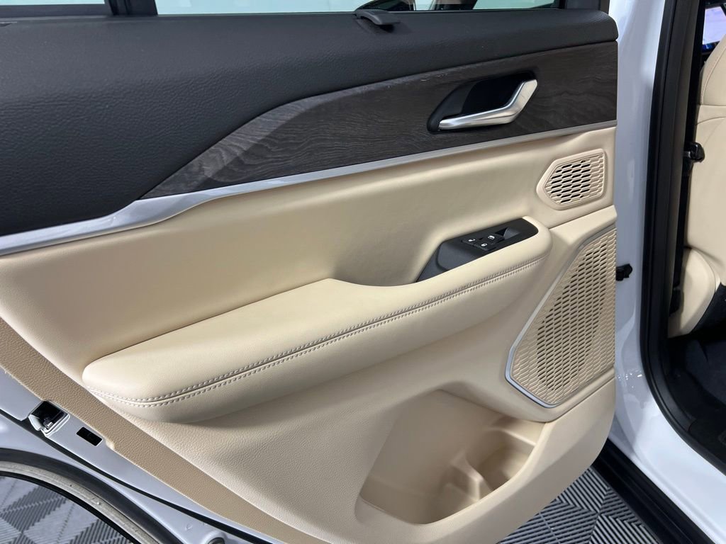 Used 2022 Jeep Grand Cherokee Limited 4xe w/ Luxury Tech Group II image 28