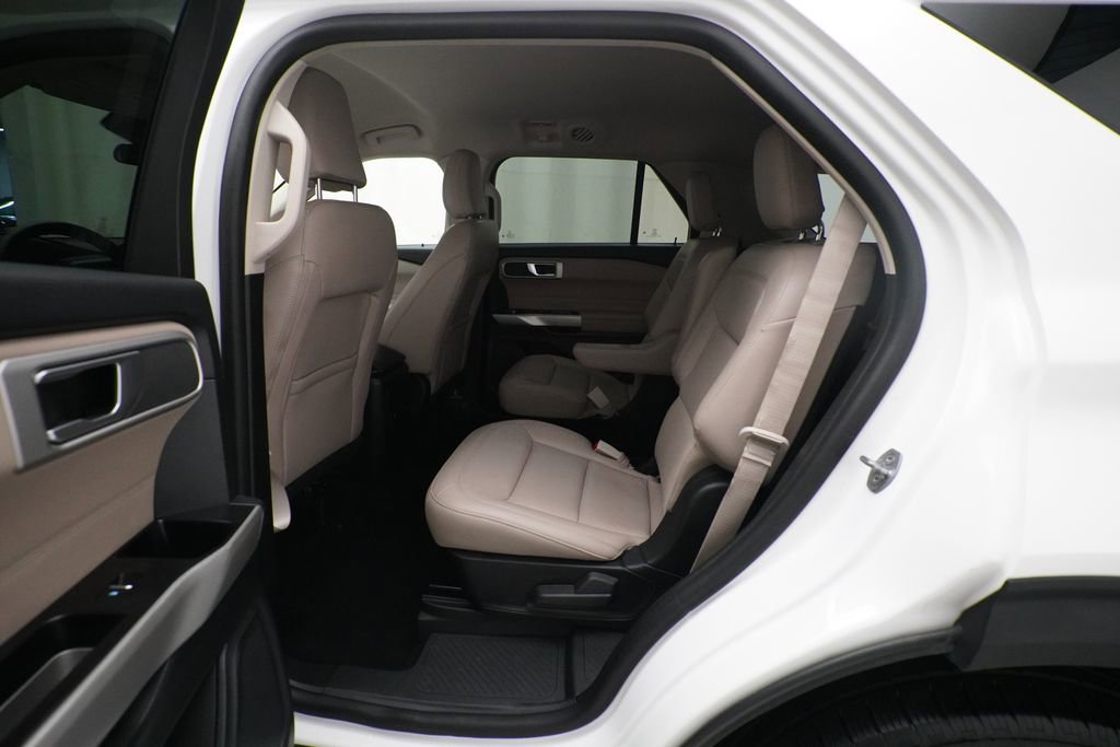 Used 2023 Ford Explorer XLT w/ Equipment Group 202A AWD/4WD image 16