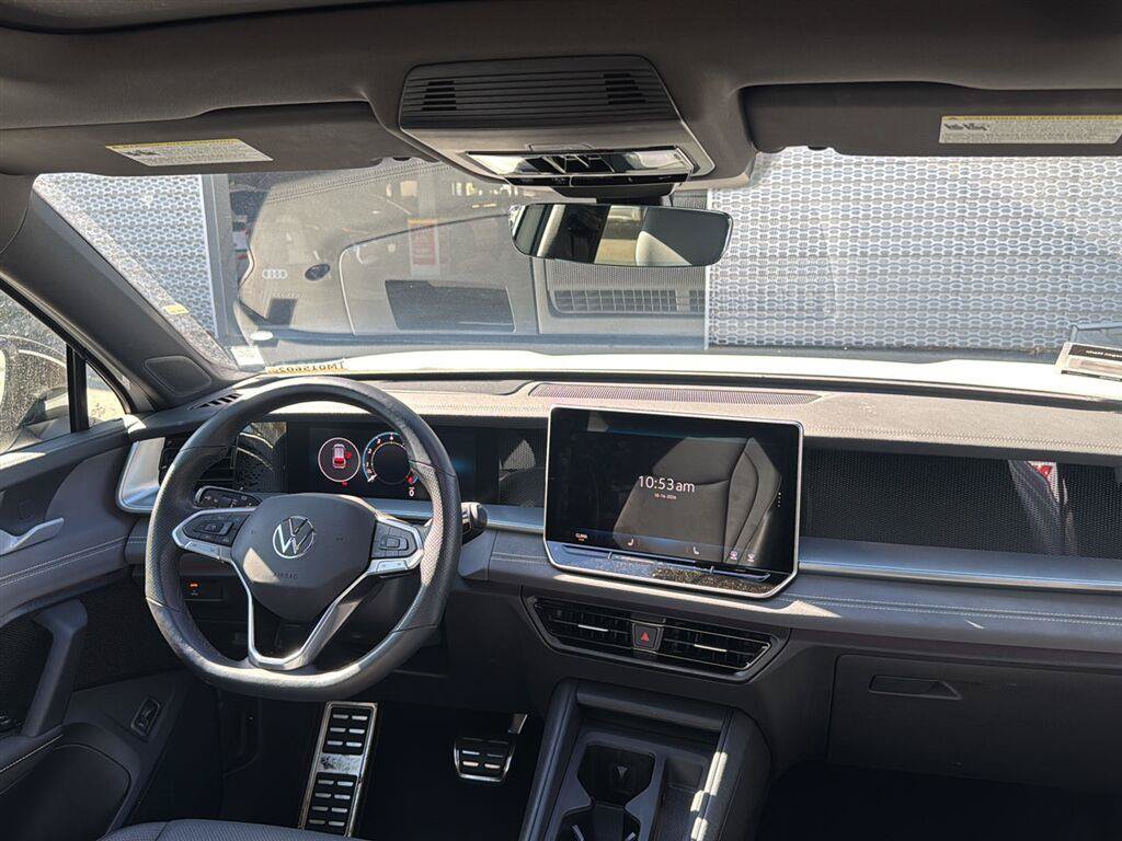 Used 2026 Volkswagen Tiguan SE R-Line FWD image 10