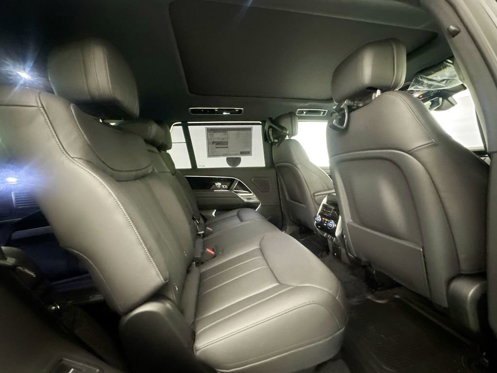 New 2026 Land Rover Range Rover Long Wheelbase SE image 26