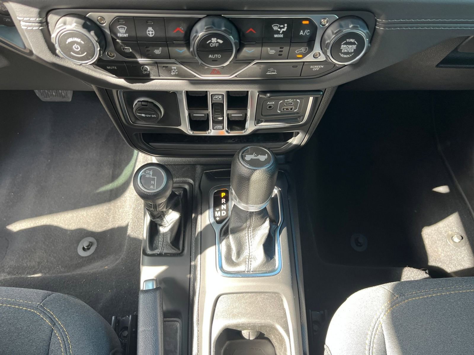 Used 2025 Jeep Wrangler Unlimited Sahara AWD/4WD image 41