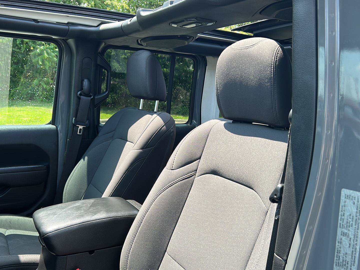 Used 2023 Jeep Wrangler Unlimited w/ Sun & Screen Package AWD/4WD image 15