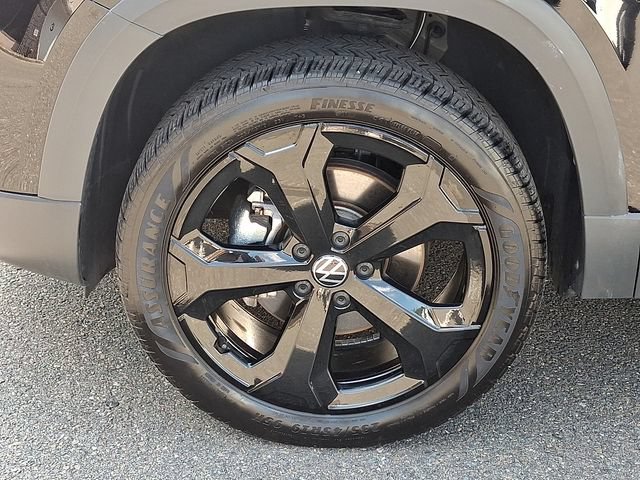 Certified 2025 Volkswagen Taos SEL AWD/4WD image 28