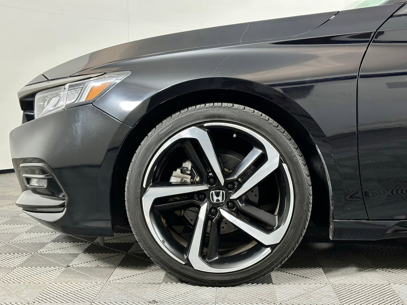 Used 2018 Honda Accord Sport image 8