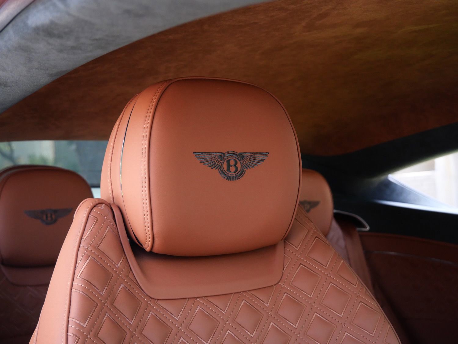 Used 2023 Bentley Continental GT V8 image 21
