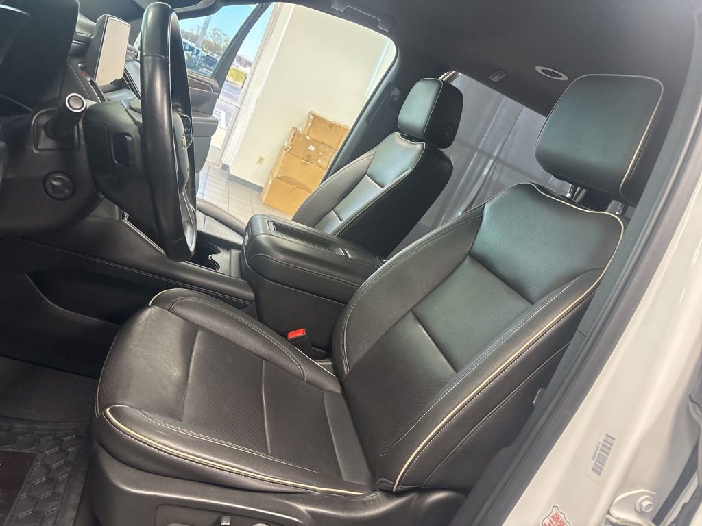 Used 2023 Chevrolet Suburban Premier image 28