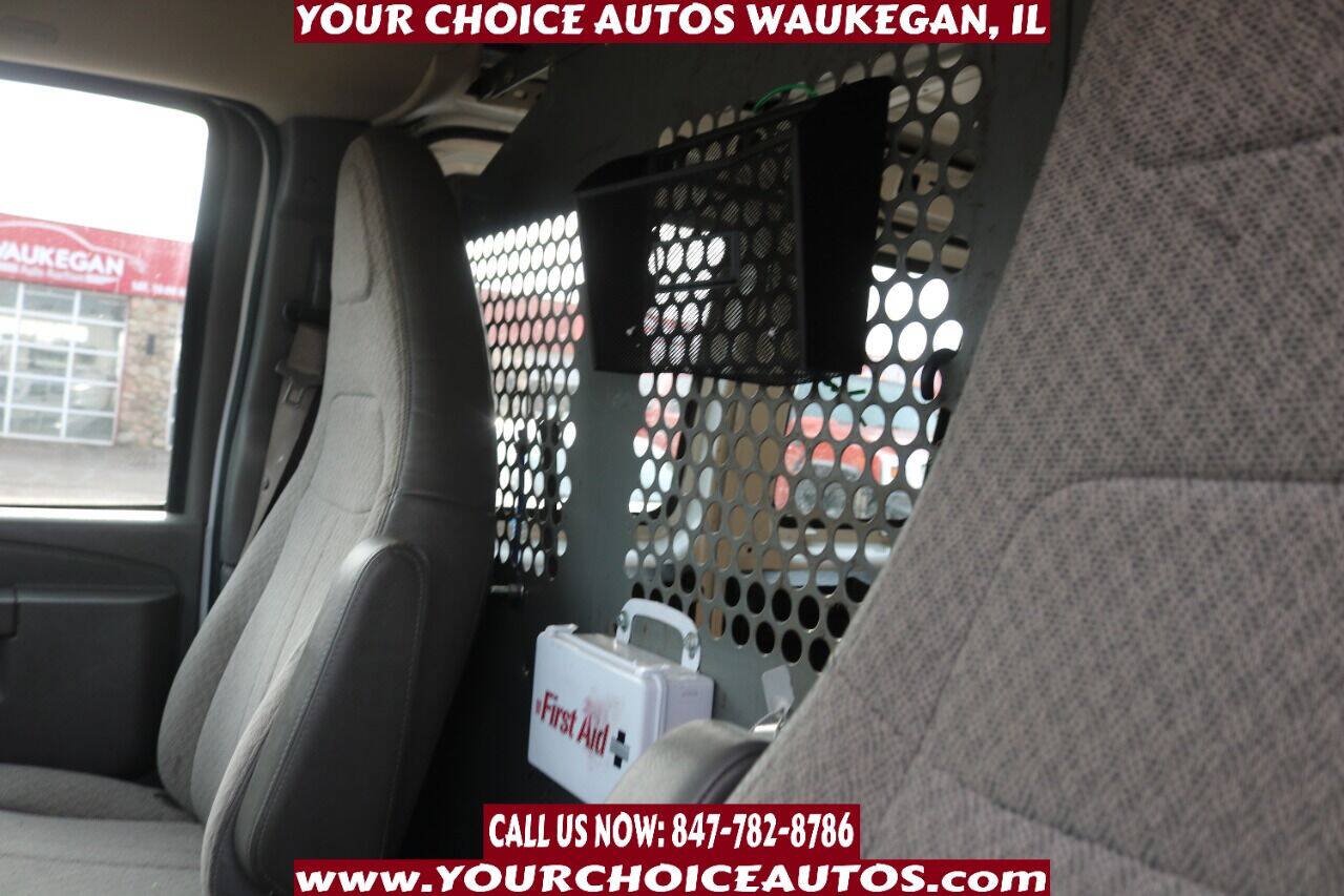 Used 2017 GMC Savana 2500 RWD image 28