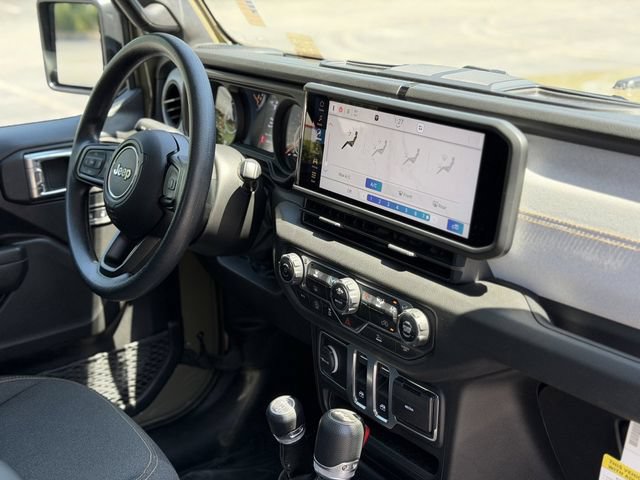 Used 2025 Jeep Wrangler Sport AWD/4WD image 29