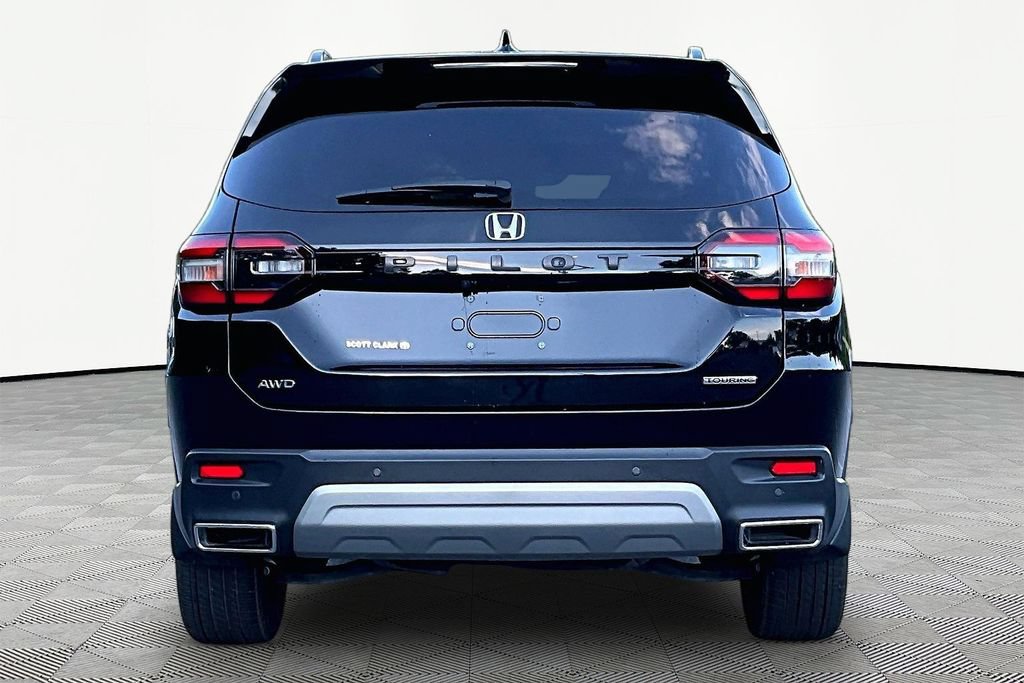 Certified 2025 Honda Pilot Touring image 6