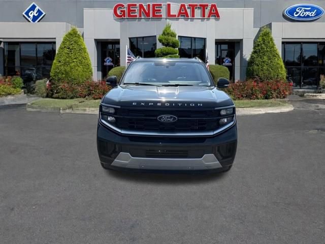 Used 2025 Ford Expedition Platinum w/ Driver's Package image 2