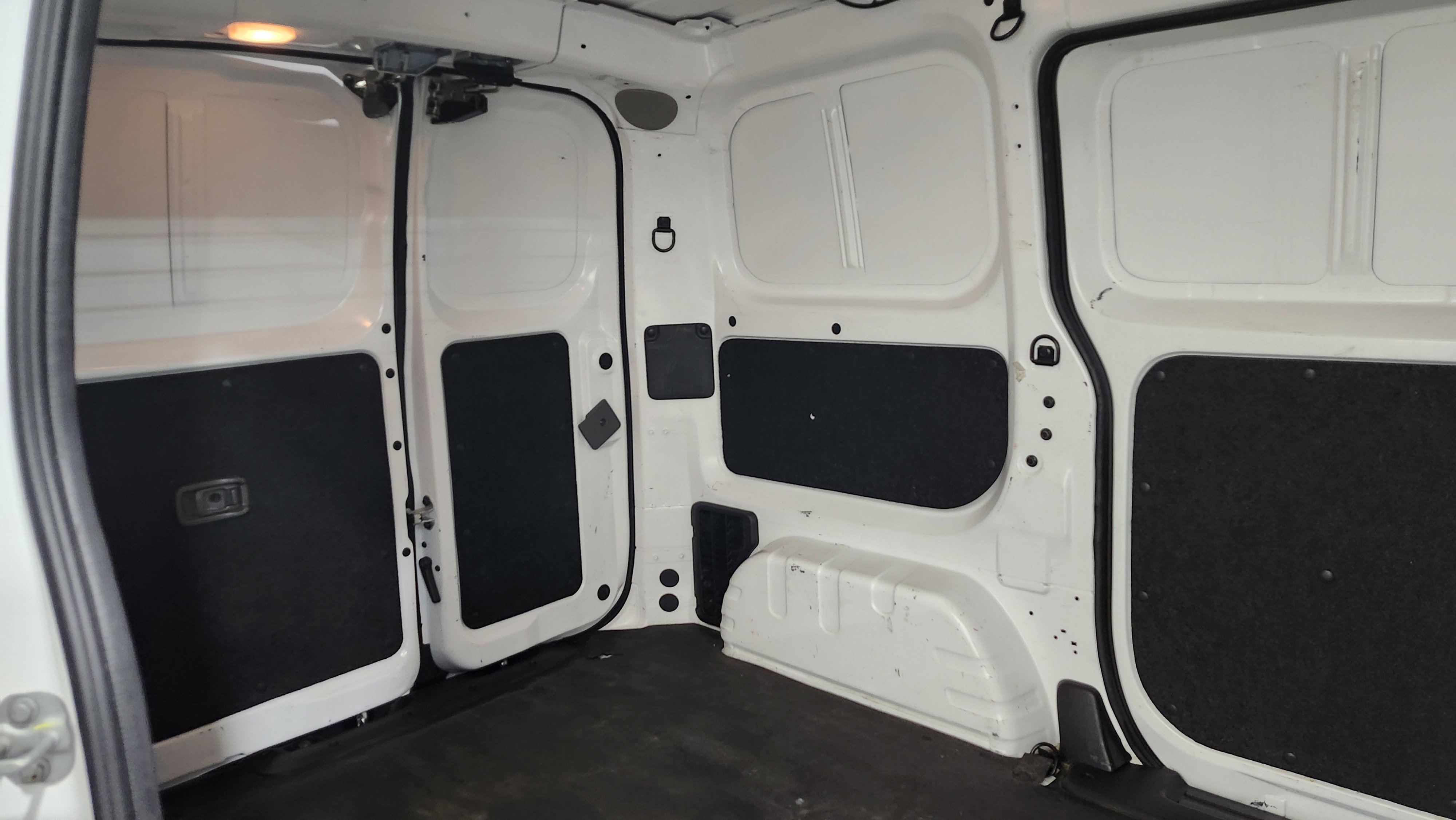 Used 2020 Nissan NV200 SV image 19