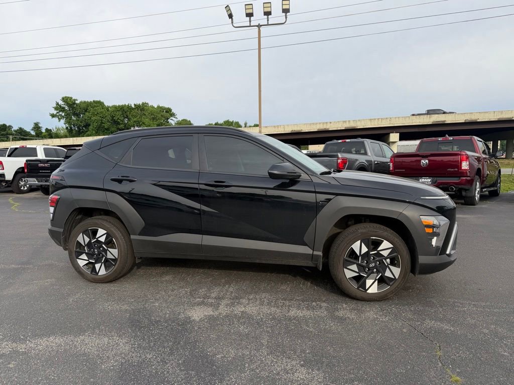 Used 2025 Hyundai Kona SEL AWD/4WD image 3