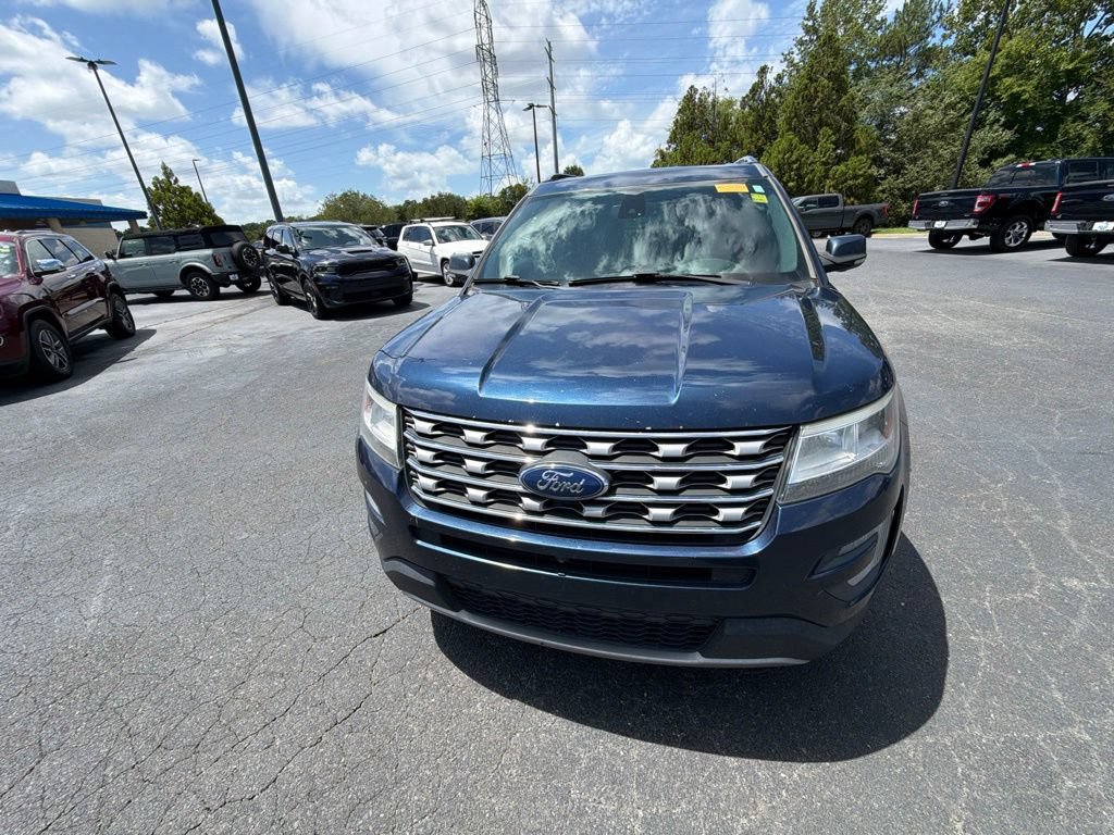 Used 2017 Ford Explorer Limited w/ Equipment Group 301A FWD image 8