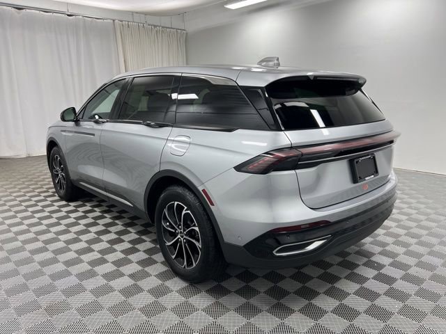 Used 2024 Lincoln Nautilus Premier AWD/4WD image 4
