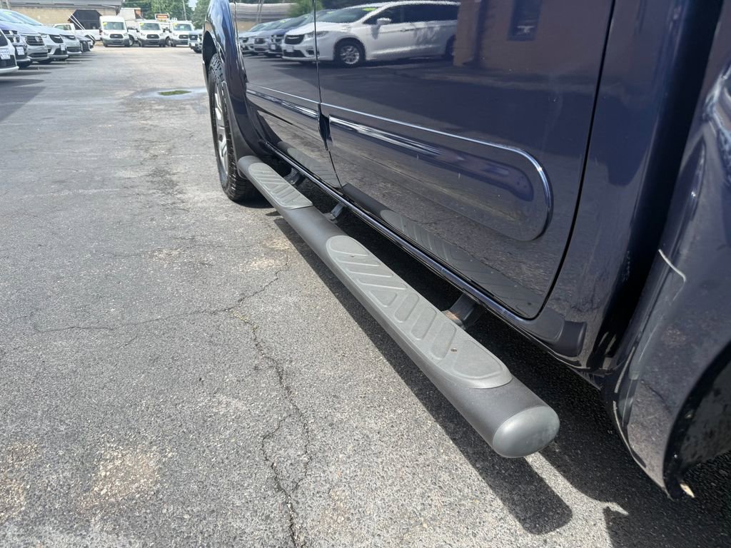 Used 2010 Nissan Frontier LE w/ LE Value Truck Pkg AWD/4WD image 15