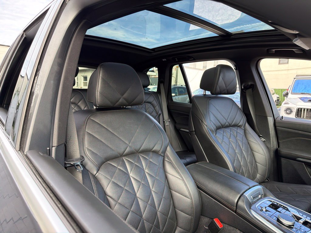 Used 2024 BMW X5 xDrive50e w/ Premium Package AWD/4WD image 19