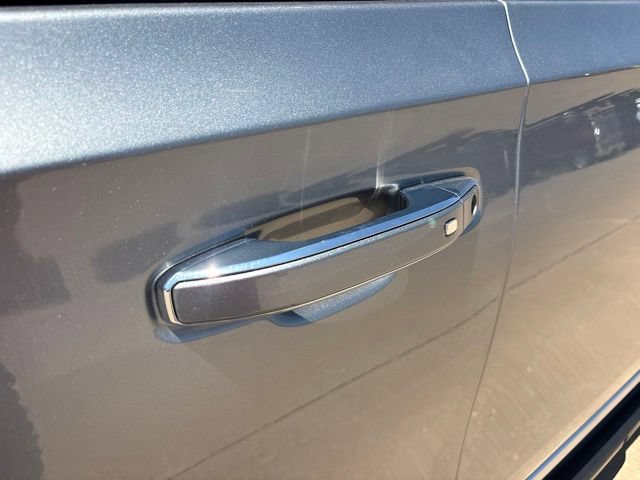 Used 2025 GMC Yukon XL Denali AWD/4WD image 41